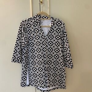 Lulu-B Black and White Geometric Blouse